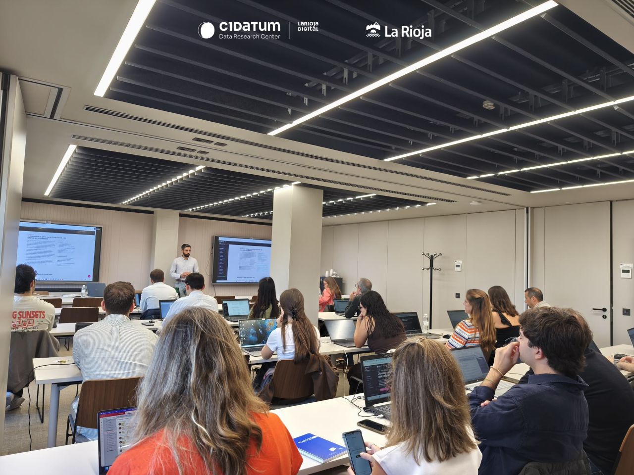 Uso práctico de la inteligencia artificial con una formación sobre Claude para socios de Cidatum