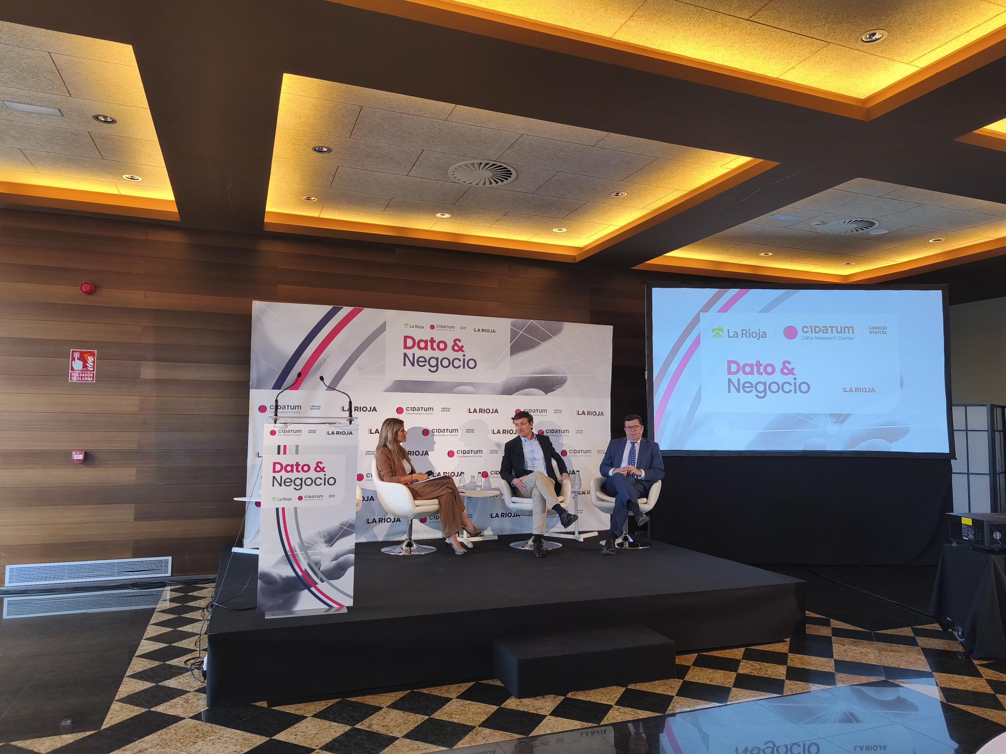 Dato & Negocio: La Rioja analiza el impacto de la Inteligencia Artificial y la economía del dato en el tejido empresarial